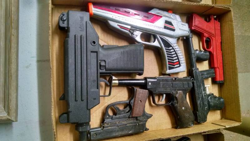 lot 1324 image: Box of Toy Guns