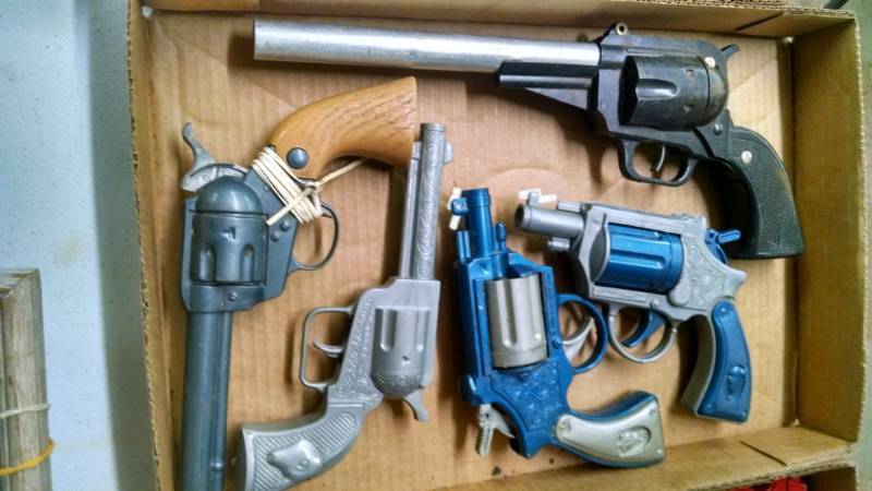 lot 1325 image: Box of Toy Guns