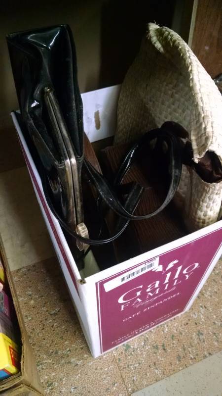 lot 1384 image: lot of Vintage Purses