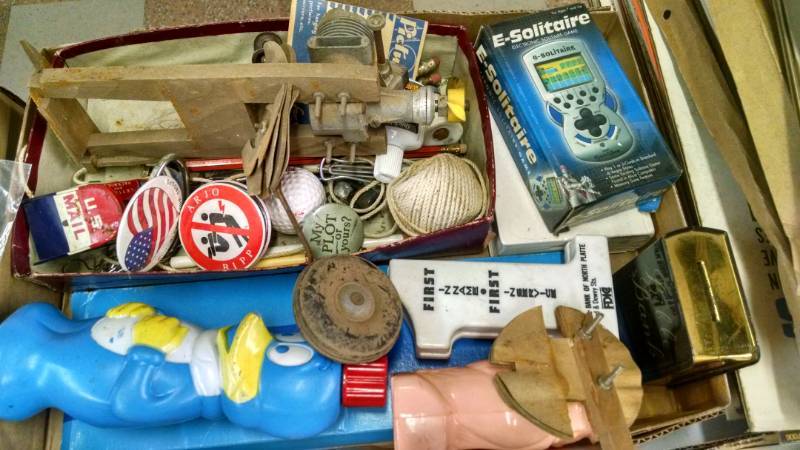 lot 1354 image: Toys, Pinback Buttons, etc.