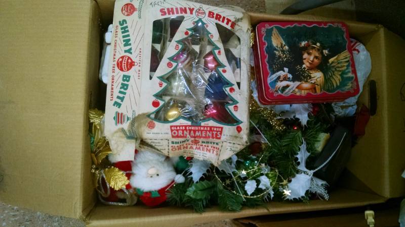 lot 1374 image: 4 Boxes of Holiday Decor