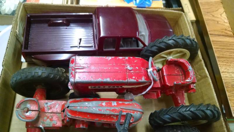 lot 1400 image: Misc. Toy Lot