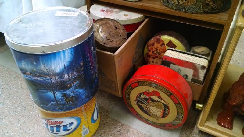 lot 1404 image: Lot of Tins