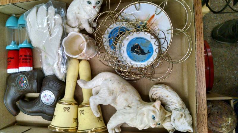lot 1408 image: Salt & peppers, Bells, Cats, etc.