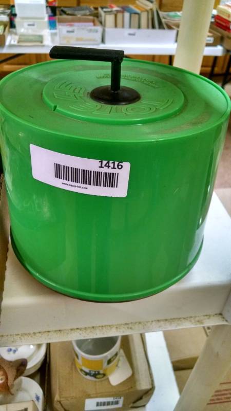 lot 1416 image: 45 rpm Record Carrier Full of Records