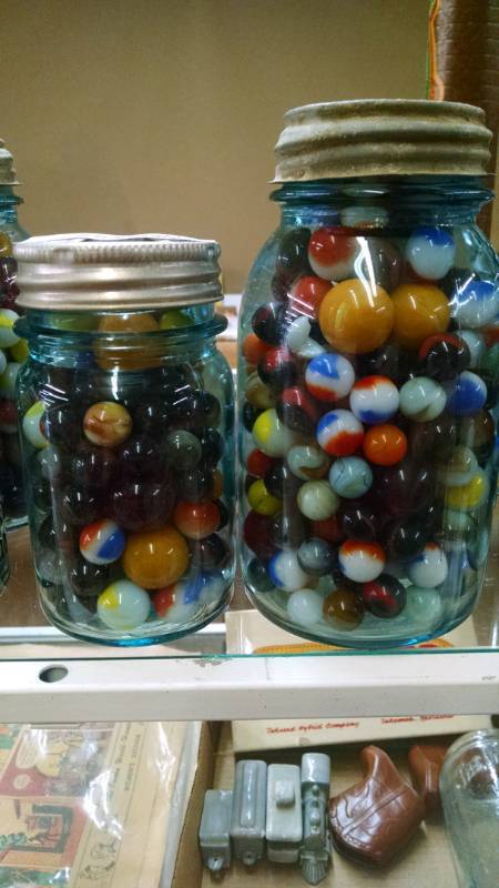 lot 1424 image: 2 Jars of Marbles - Qt. & Pt.