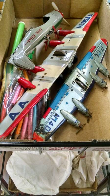 lot 1436 image: Vintage Tin Airplane Parts