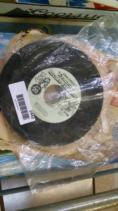 lot 1442 image: Vintage Childrens Record Collection