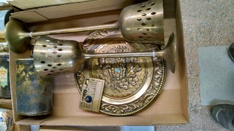 lot 1451 image: Box of Brass Items