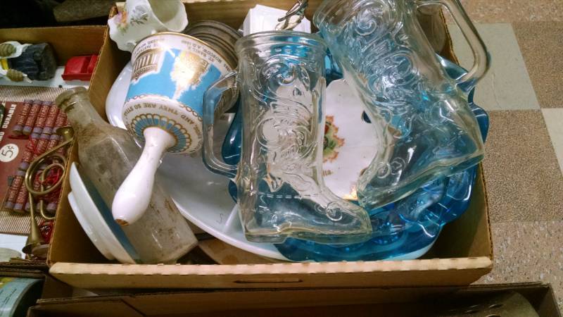 lot 1452 image: Asstd Glassware & Bottles
