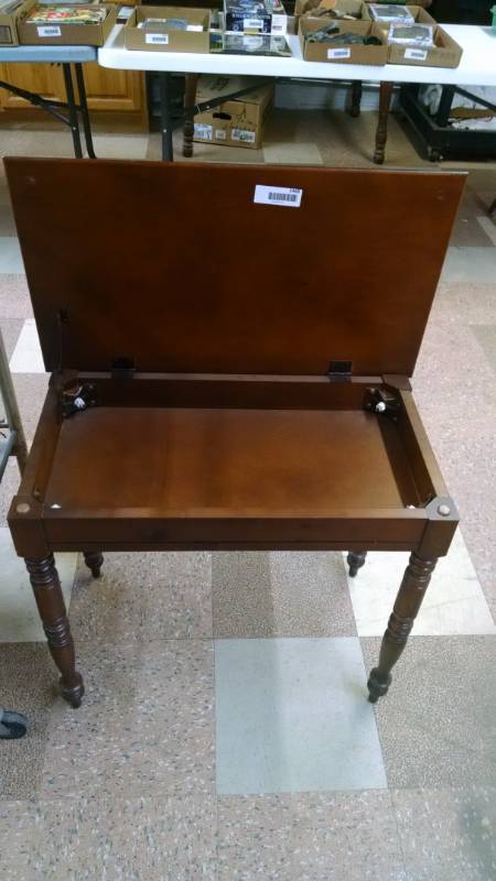 lot 1468 image: Piano Bench - Solid