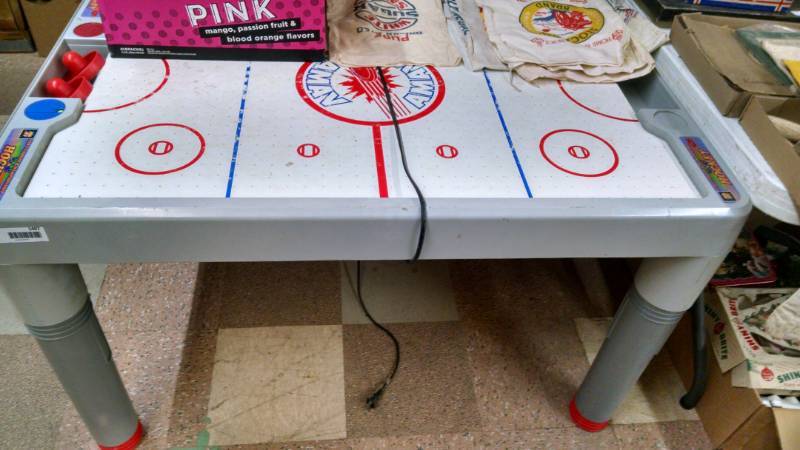 lot 1467 image: Air Hockey Table - works - no pucks