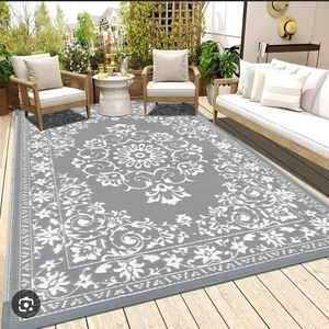 lot 2262 image: OLANLY Waterproof Outdoor Rug 5x8 ft, Outdoor Plastic Straw Rug with Flower Pattern, Reversible RV Mat for Patio, Camping, Balcony, Deck, Backyard, Black & Beige - Retail $40