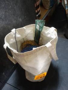 lot 22718 image: Bag of Misc. Yarn