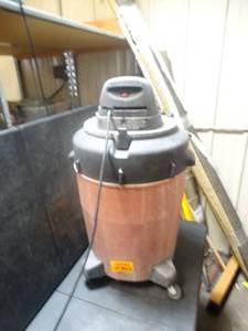 lot 22743 image: red and black shop vac that hold 16 gallons