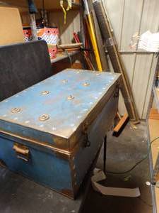 lot 22618 image: vintage metal storage container