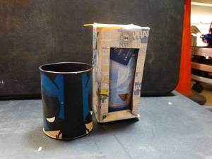 lot 22629 image: 2 super hero cups batman and wonder woman