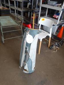 lot 22639 image: golf club bag with golf clubs