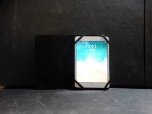 lot 22649 image: iPad modelA1490 w Case & Charger