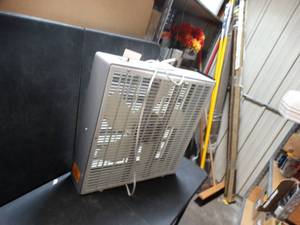 lot 22662 image: Galaxy by Lasko Box Fan