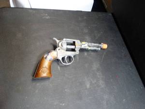 lot 22664 image: Vintage Kids Revolver Toy