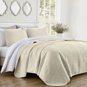 lot 452 image: Chezmoi Collection Austin 3-piece Oversized Bedspread Coverlet Set (King, Ivory) - Retail $38