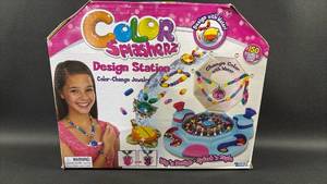 lot 18 image: Color Splasherz Design Station Color-Change Jewelry Kit