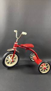 lot 66 image: Functional Radio Flyer Model Tricycle Approximately 12 inches tall