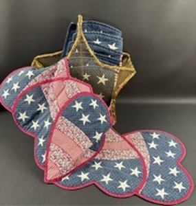 lot 70 image: Patriotic Americana Flag Pattern Quilted Placemats and Table runner with Wire Storage Basket