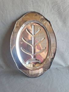 lot 85 image: FOOTED Silver Plated Meat Platter with Beaded Edge