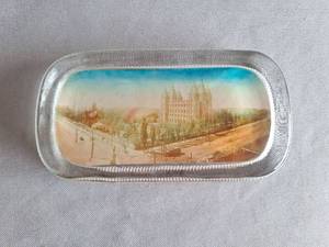 lot 93 image: Vintage Paperweight