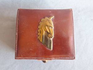 lot 95 image: Horse Head Leather Watch Box with Collection of Watches