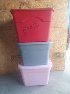 lot 203 image: Plastic Storage Containers with Lids Set of 3