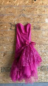 lot 302 image: Classic Lace Pink Shine Lace Mermaid Strapless Formal Dress with Tulle Underskirt Size 10