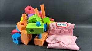 lot 322 image: Little Tikes Cooking Apron and Oven Mitt with High Density Foam Activity Blocks