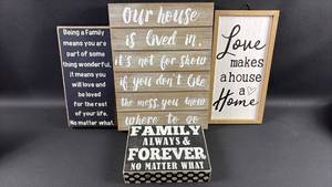 lot 323 image: Family and Home Inspirational Wood Signs Set