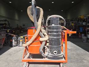 lot 16644 image: Pulsing Vacuum Husqvarna V-1000 Industrial Dust Collection Vacuum System with Honda GXV340 Engine