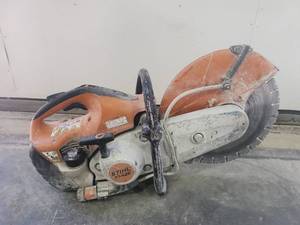lot 16655 image: STIHL TS420 Gas Powered Concrete Cut-Off Saw