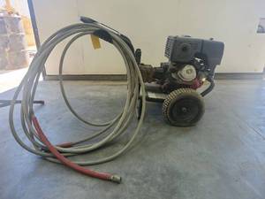 lot 16657 image: Honda GX390 Gas Powered Pressure Washer with Hose