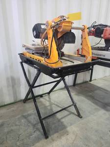lot 16665 image: SawMaster SDT-1410 10-inch Masonry Saw with Stand