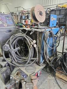 lot 16688 image: Miller Dynasty 200 MIGTIG Welding Machine with Wire Feeder and Accessories
