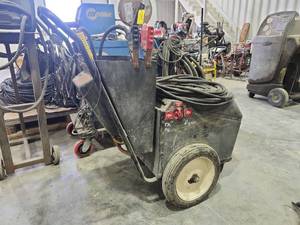 lot 16689 image: Richardson Jumpstart 1200 Amp Battery Booster with Cables