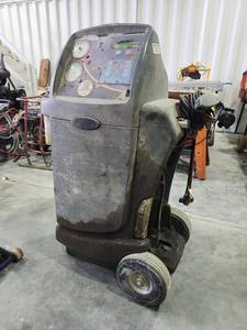 lot 16690 image: Automotive AC Recovery Machine with Digital Controls