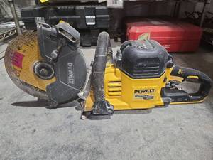 lot 17844 image: DeWalt DCS692 60V Brushless Cut-Off Saw