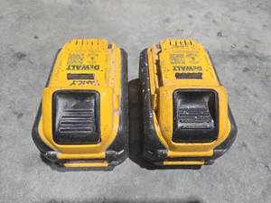 lot 17847 image: DeWalt 20V 60V FlexVolt 9Ah Lithium Ion Battery Pack - Set of 2
