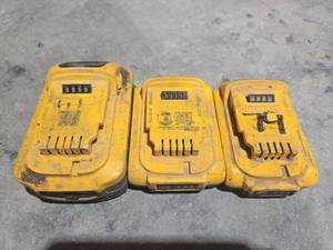 lot 17850 image: DeWalt 20V Max Lithium Ion Batterys - Set of 3