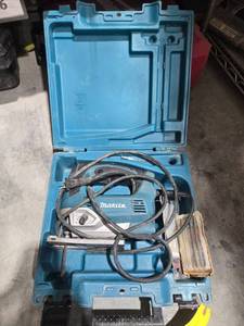 lot 17866 image: Makita JV0600 Jigsaw with Carrying Case