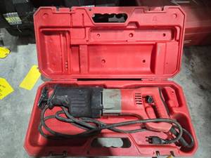 lot 17873 image: Milwaukee Sawzall Reciprocating Saw with Case Model 6520-21