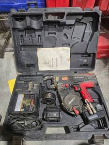 lot 17876 image: MAX TwinTier Rebar Tier Tying Tool Kit with Battery and Charger