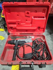 lot 17877 image: Milwaukee 5317-20 SDS-MAX Rotary Hammer Drill with Case and Bits